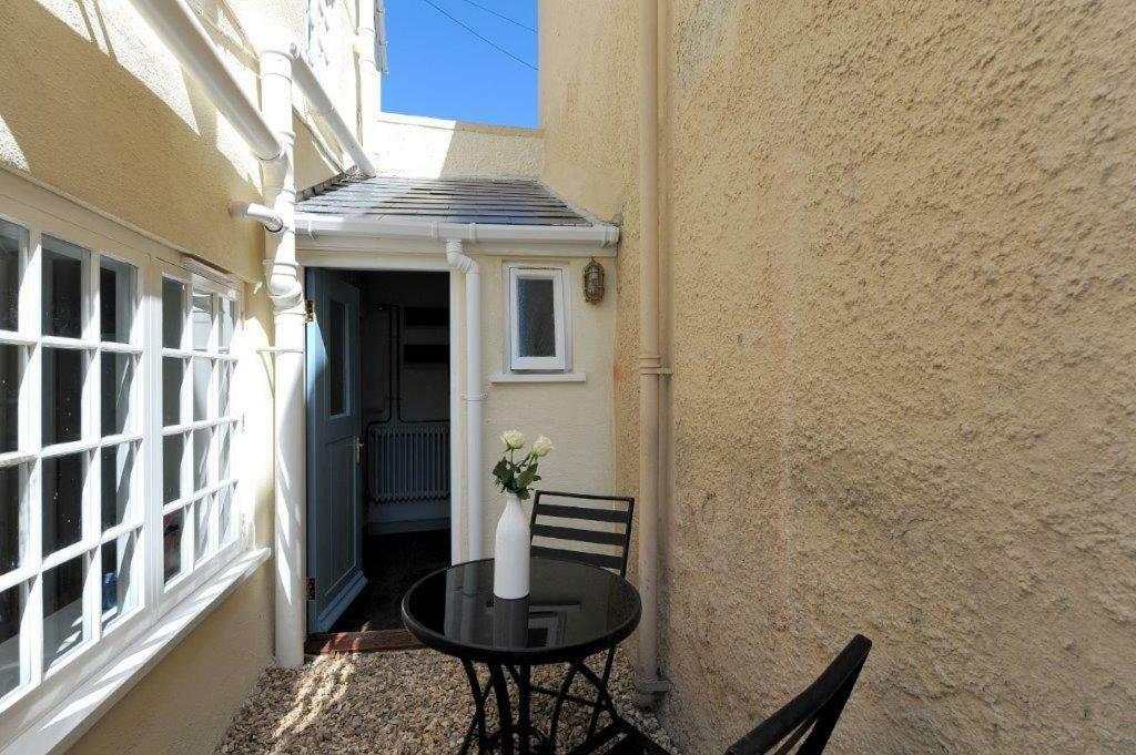 Little Monmouth 4 Bedroom Cottage, Old Town Lyme Regis, Dog Friendly And Parking Екстер'єр фото